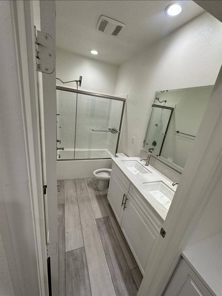 ROOMS FOR RENT $