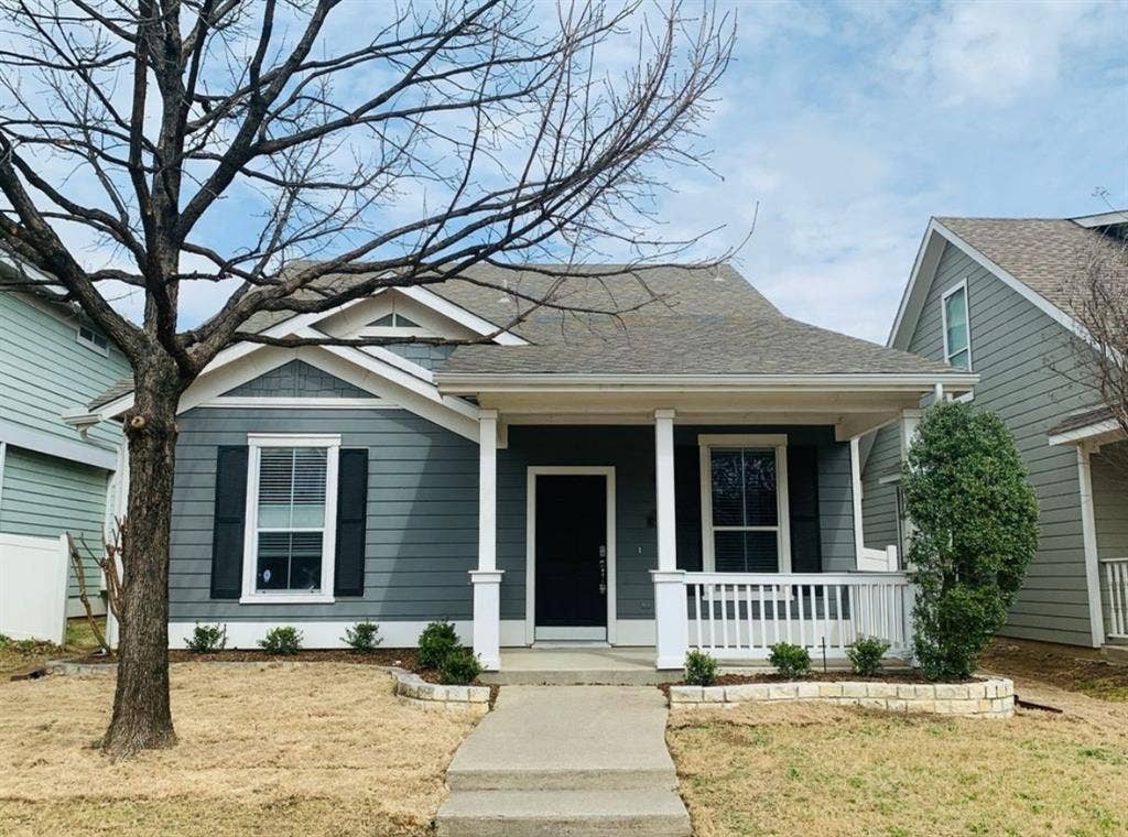 ISO roommate for spacious housee