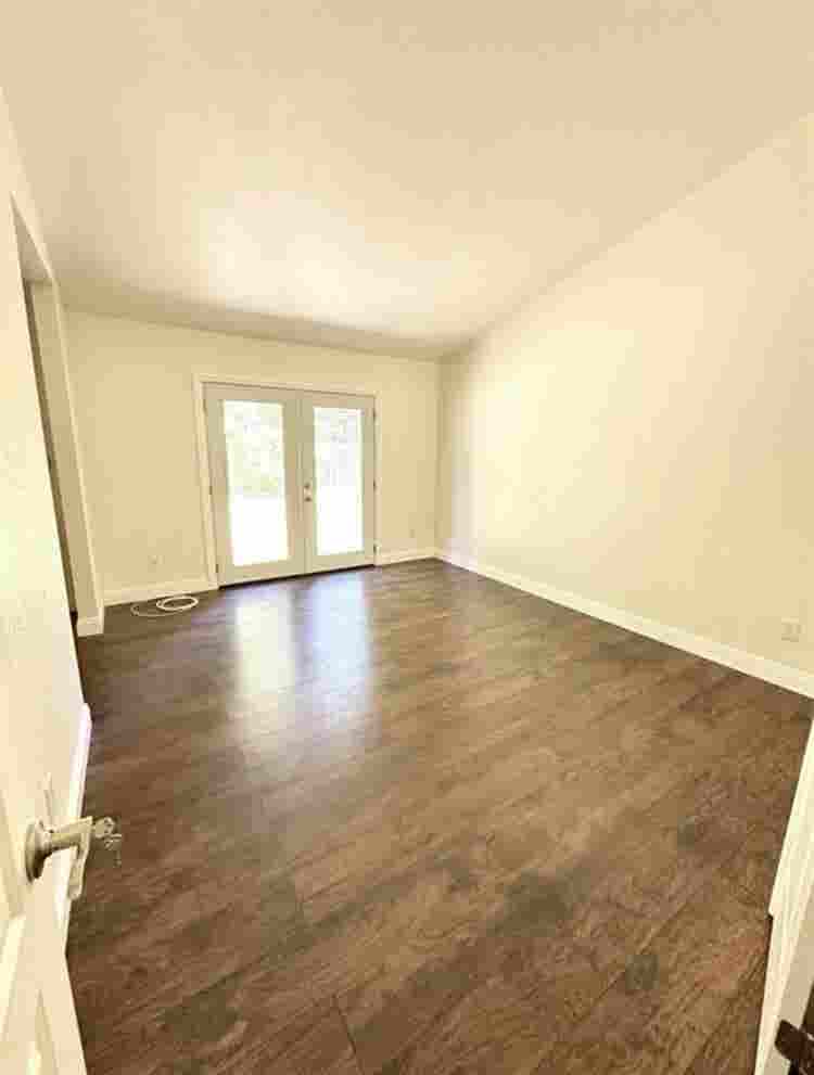 Looking for a female roommate