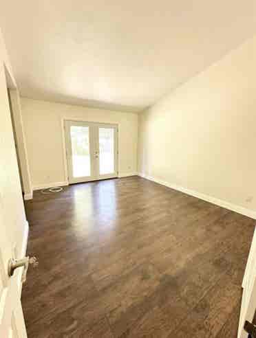 Looking for a female roommate
