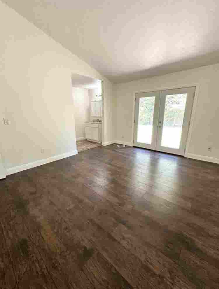 Looking for a female roommate