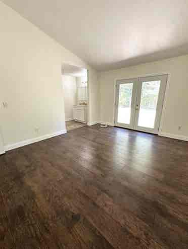 Looking for a female roommate