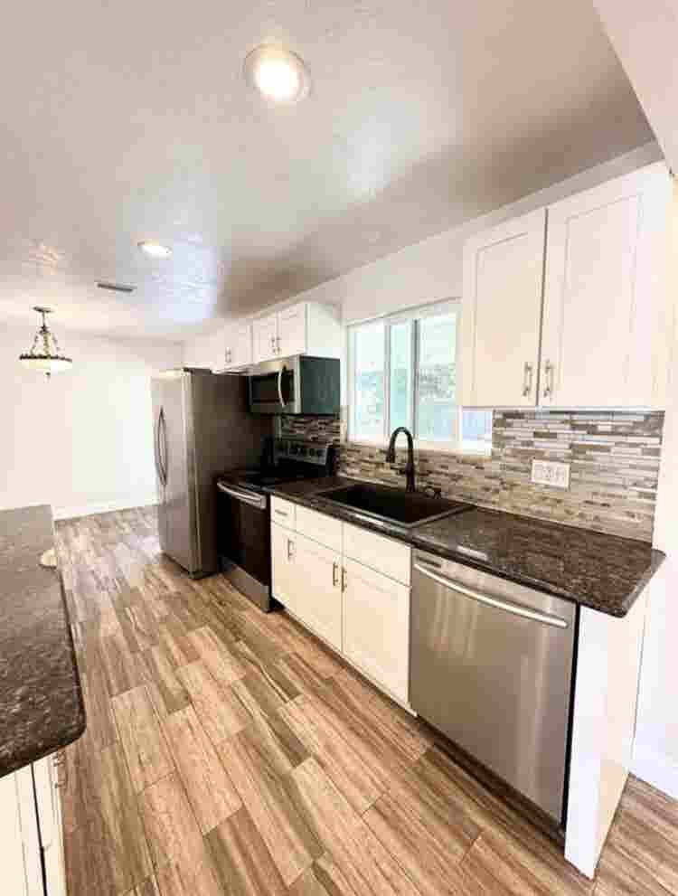 Looking for a female roommate