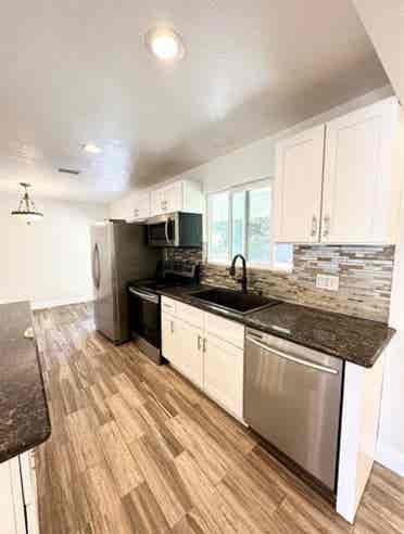 Looking for a female roommate