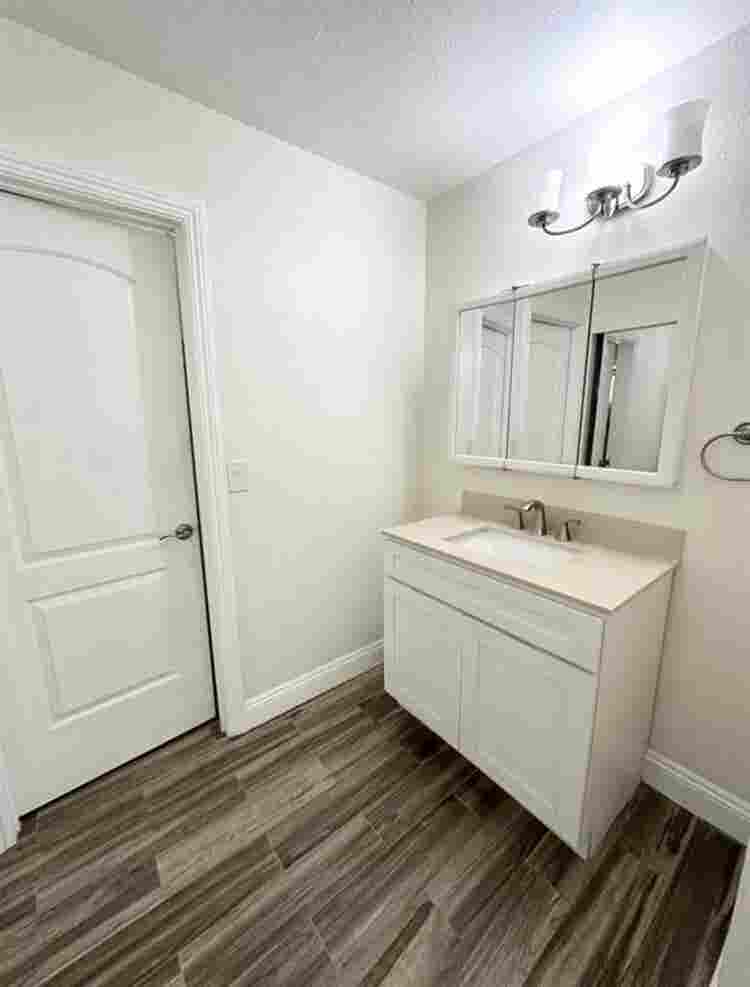 Looking for a female roommate