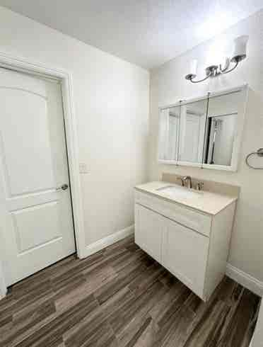 Looking for a female roommate