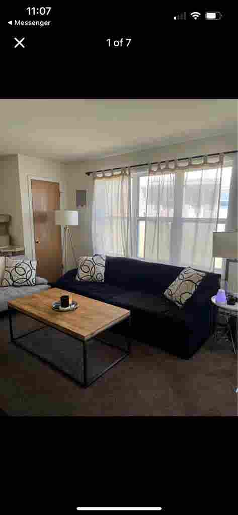 looking for female roomiee