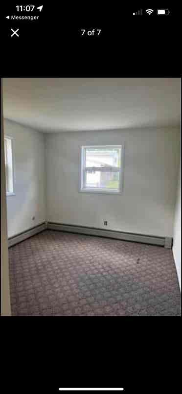 looking for female roomiee