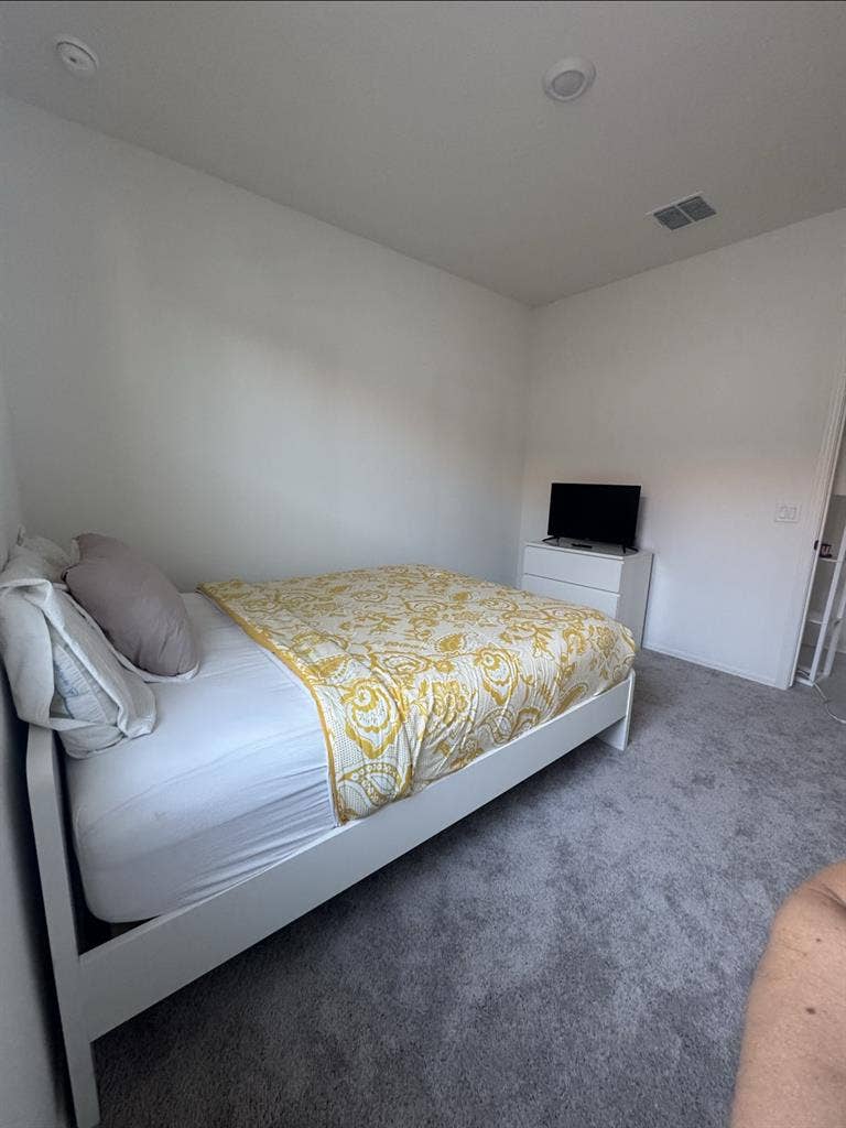 Modern Room for Rent