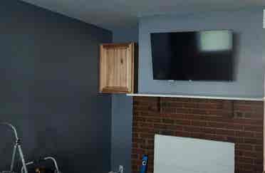 Clean room for rent near downtown 