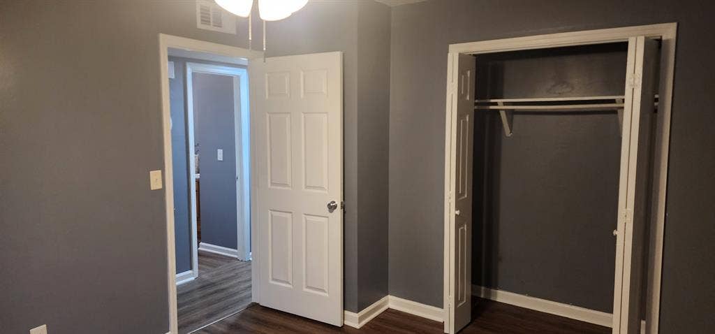Clean room for rent near downtown 
