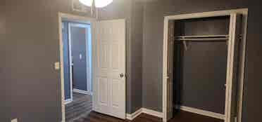 Clean room for rent near downtown 
