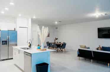 Spacious King Room in Peaceful