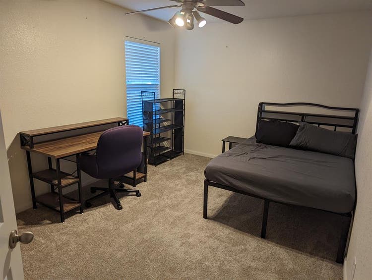 Private Room in quiet neighborhood
