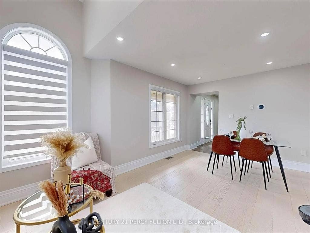 3 Private rooms available for Rent 