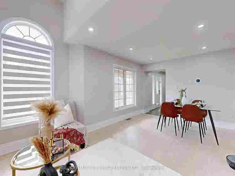 3 Private rooms available for Rent
