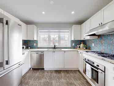 3 Private rooms available for Rent