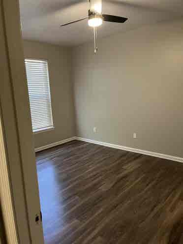 Looking for a roomate