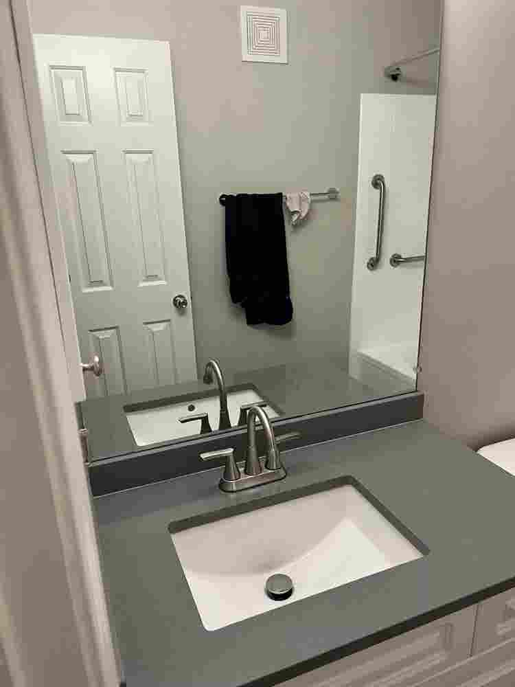 Looking for a roomate