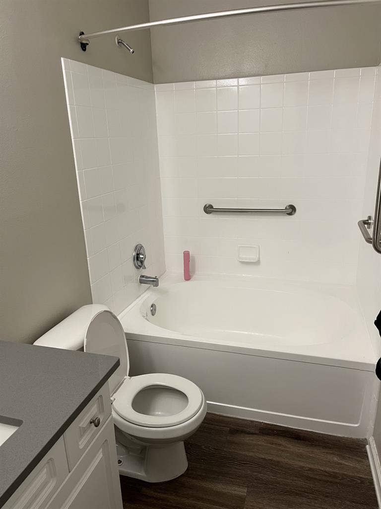 Looking for a roomate
