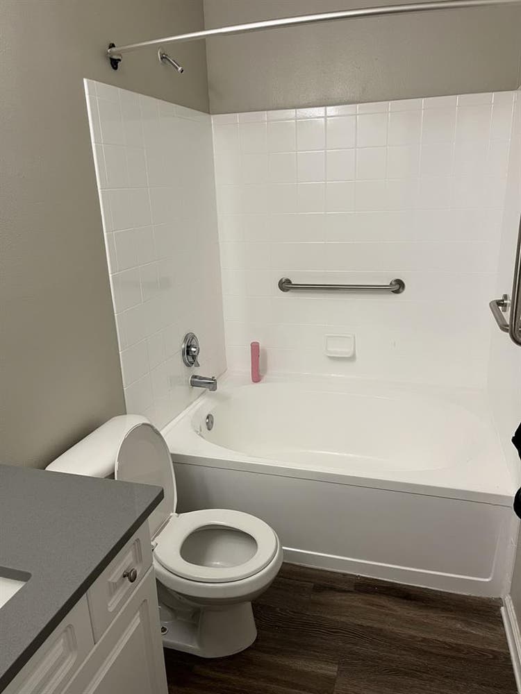 Looking for a roomate