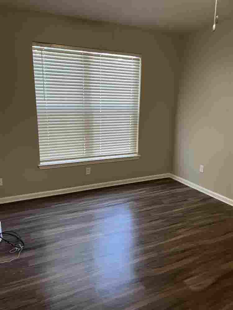 Looking for a roomate