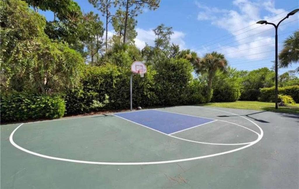 Town house in North Naples