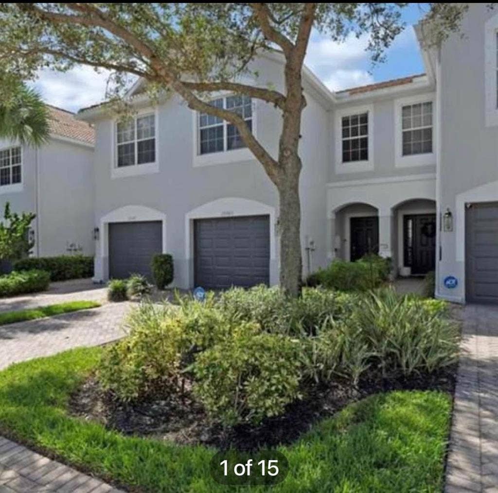 Town house in North Naples