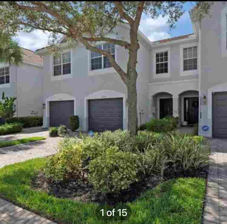 Town house in North Naples