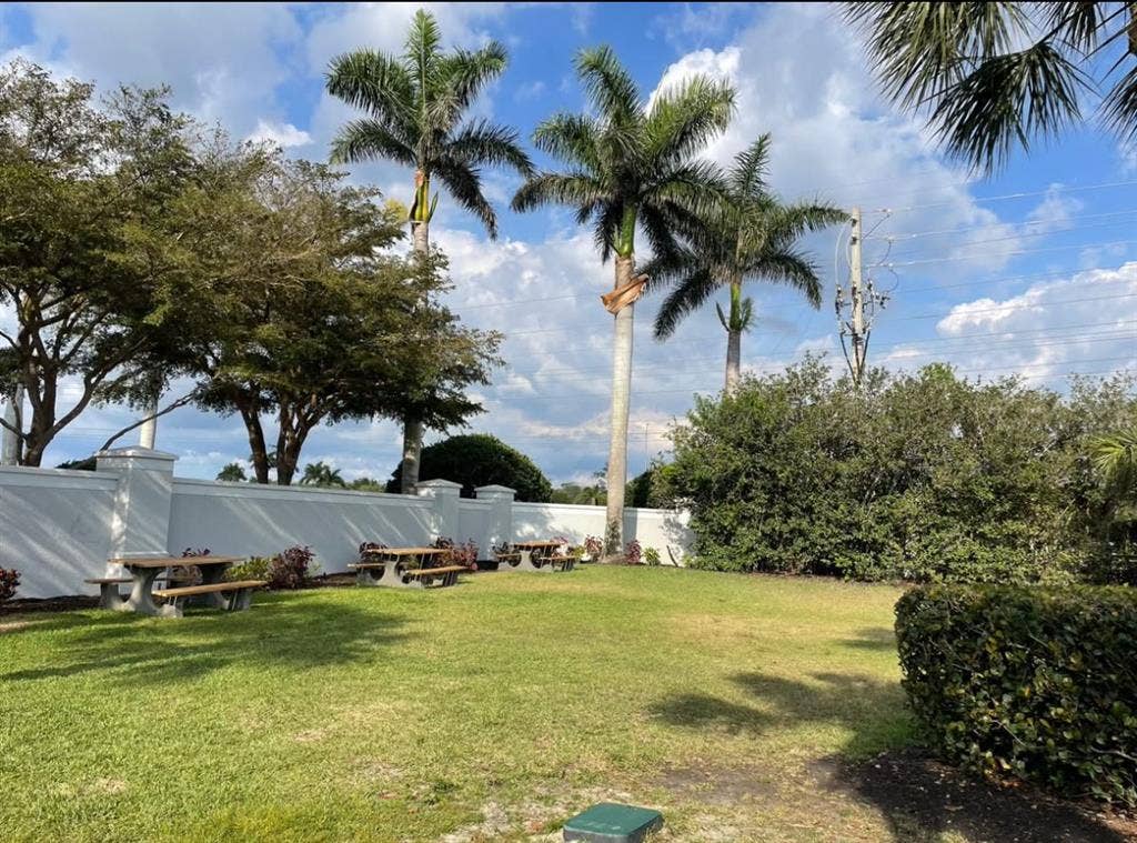 Town house in North Naples