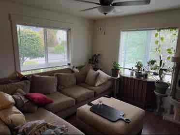 Big sunny room in ba house