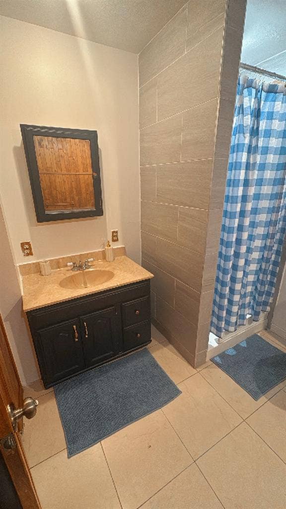 FULLY FURNISHED ROOM FOR RENT