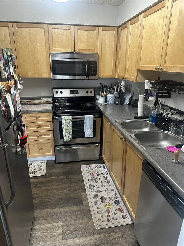 Unfurnished room with own bathroom