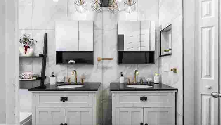 Furnished bedroom in Pembroke Pines