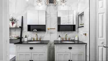 Furnished bedroom in Pembroke Pines
