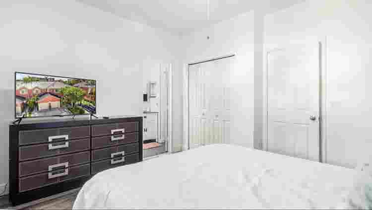 Furnished bedroom in Pembroke Pines