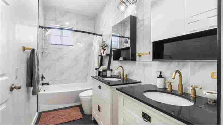 Furnished bedroom in Pembroke Pines