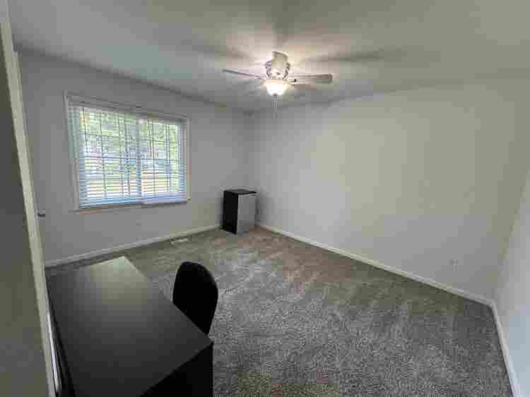 Private room w/ shared bath.