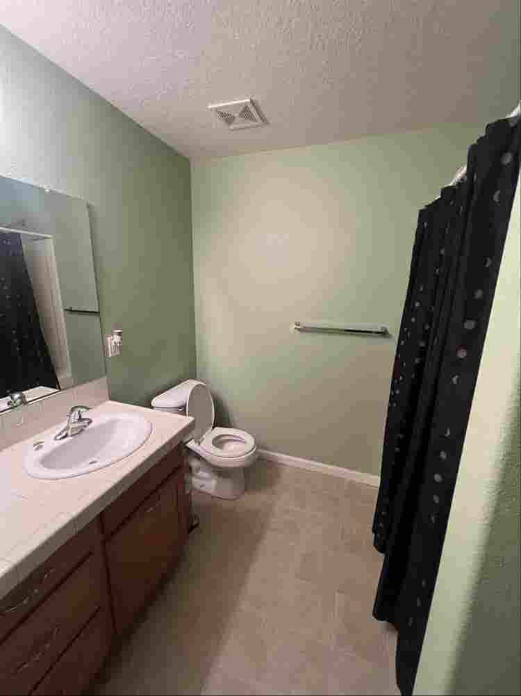 Quiet room in East Hillsboro 
