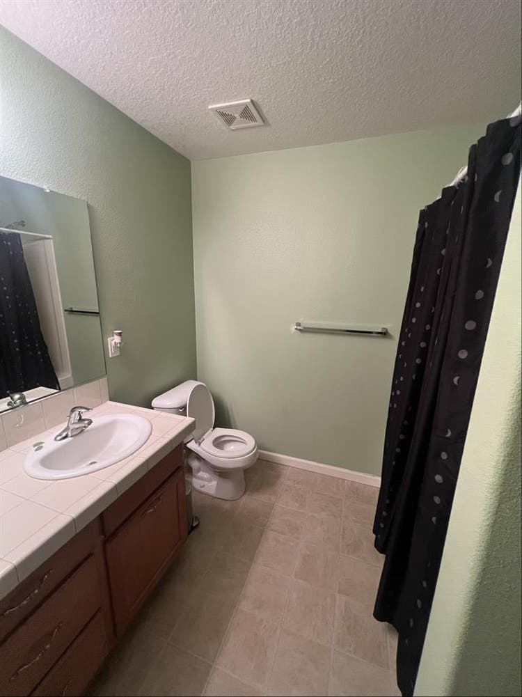 Quiet room in East Hillsboro