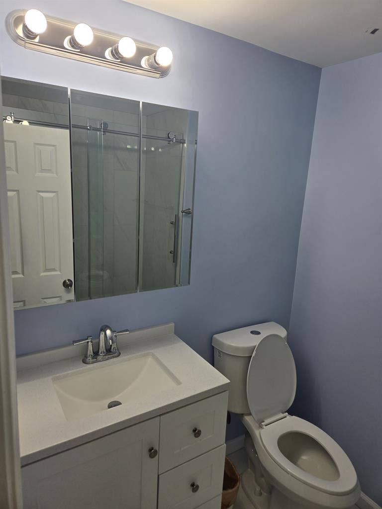 Room with Pivate Bath Arlington
