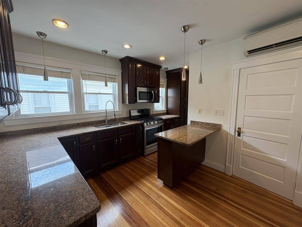 2 bedroom- walk to campus