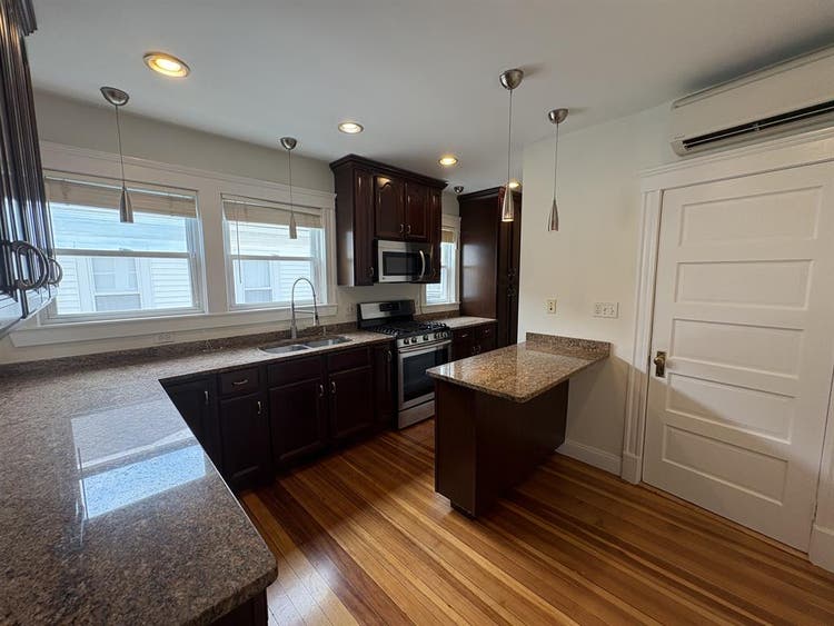 2 bedroom- walk to campus
