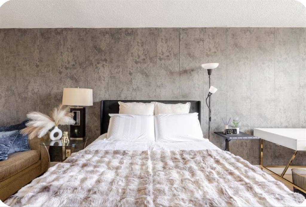 Cozy Room | Hallandale
