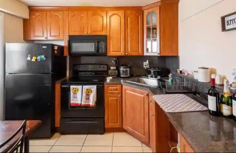 Cozy Room located in Hallandale