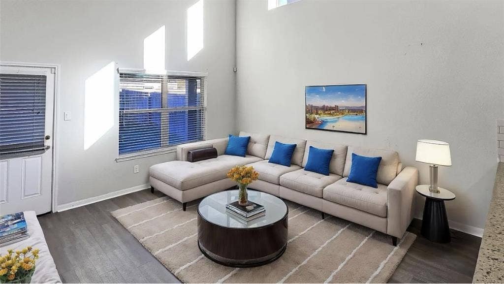 Roommates Needed!