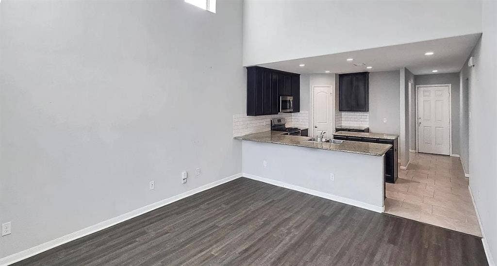 Roommates Needed!