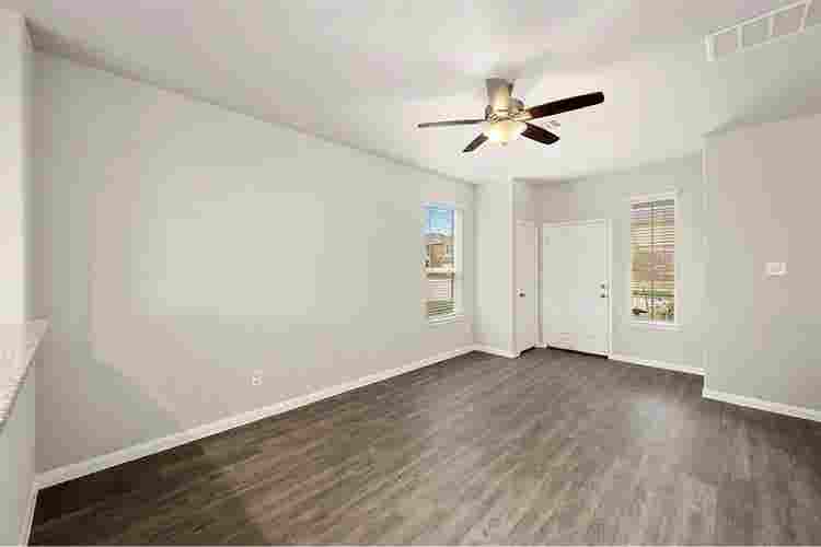 Roommates Needed!