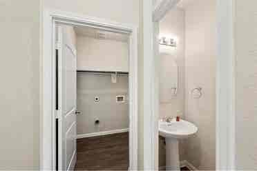 Roommates Needed!