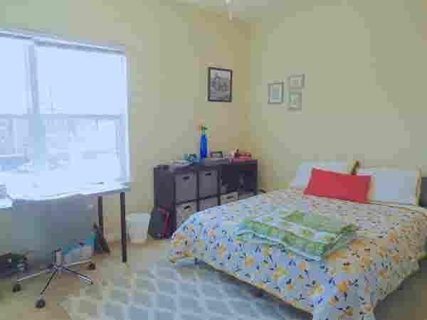 Looking for roommate